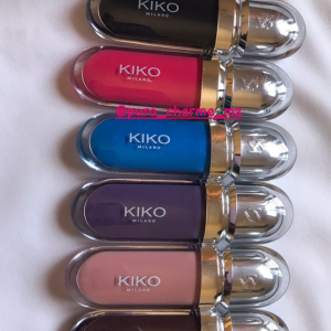 Batom líquido matte de textura fluida e aveludada, ricamente pigmentado para uma cor pura de alta intensidade.