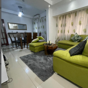 DISCRIÇÃO DO IMÓVEL 3 quartos com ropeiros ,1EnSuite 2 wc’s comuns 1 sala ampla Cozinha americana