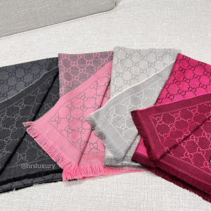 Scarfs 100% lã jacquard de dupla face.  • 4,500MT