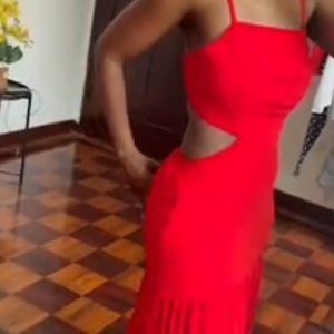 vermelho, branco e preto. 💰3000Mt Vintage Mozambique