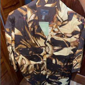 CAMISA Disponível para aquisição imediata tamanho M,por apenas 20.000kz