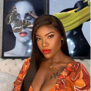 SERVIÇOS DE MAQUIAGEM