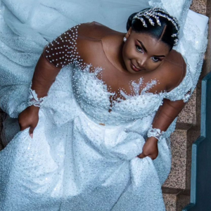 Tiara de luxo Preço: 2150 meticais