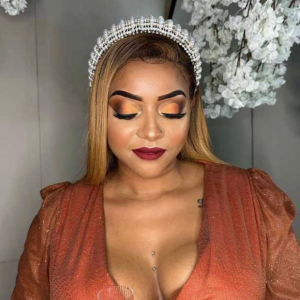 SERVIÇOS DE MAQUIAGEM