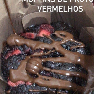 MUFINS COM FRUTOS VERMELHOS