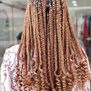 Afrique Knotless Box braids Cores: Caramelo e loiro Preço: 1,400 Mzn
