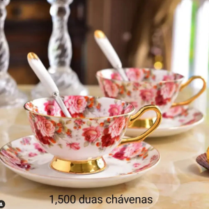 Duas chávenas de cerâmica