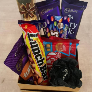 caixinha com chocolates 🎁🍫 por apenas 1250 mt ( com a mascote o preço altera