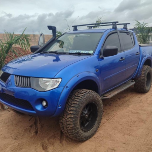 Mitsubishi Triton Motor seco V6 Gasolina Ac On (polo Norte) Suspensão boa/After market