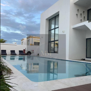 VENDE-SE LUXUOSA MORADIA DUPLEX T4+3 BEM LOCALIZADO EM MAPULENE COSTA DE SOL - 4 suites  - 3 Salas  - Cozinha americana