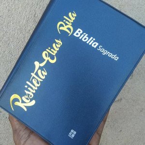 Biblia Sagrada e Personalizada 🕊️🙏🏾 ideal para presentear