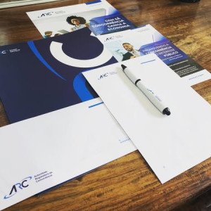 Envelopes, Pasta A4, Cartões de Visita, Bloco de Notas A5, Caneta e Flyers