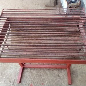 Braza para as tuas festas, super resistente, 10 melimetros, pesado, pode assar 8 frangos